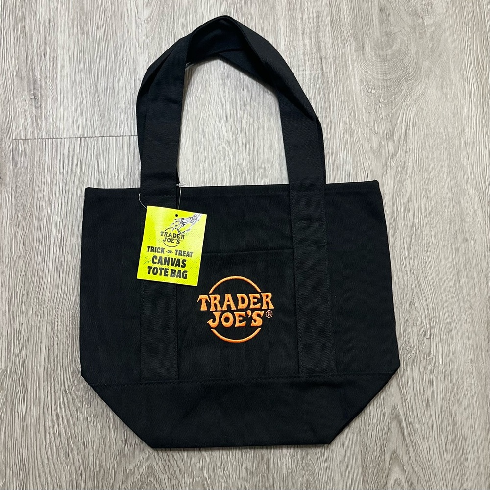 Trader Joe’s Trick or Treat Canvas Tote Bags Halloween 2025 Full Set of 4 NWT - Picture 6 of 6